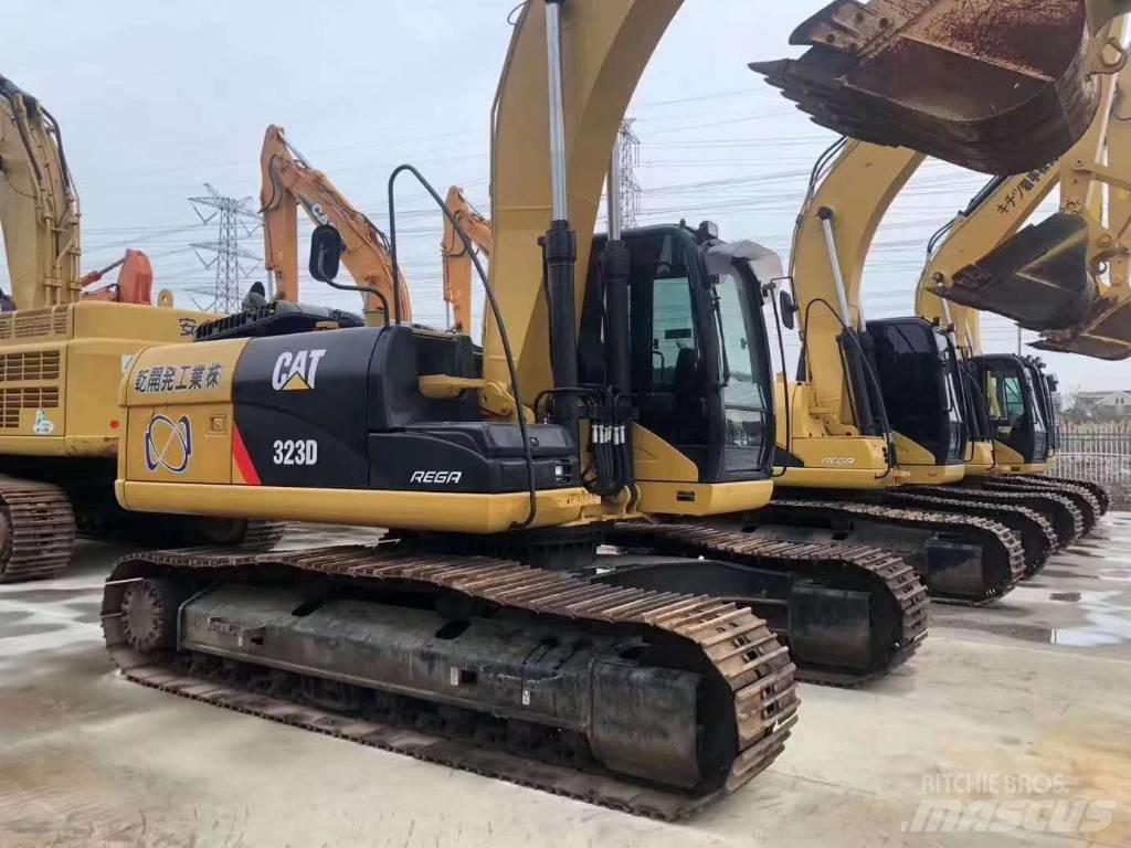 CAT 323 Kāpurķēžu ekskavatori