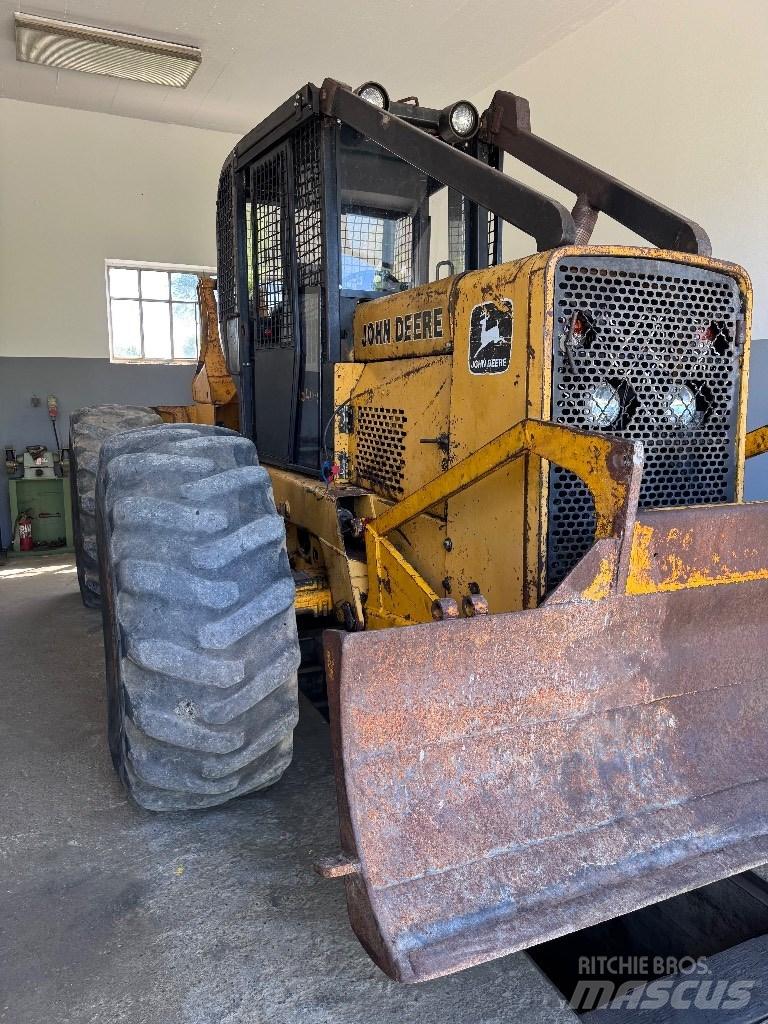 John Deere 540b 540b Mežizstrādes traktori