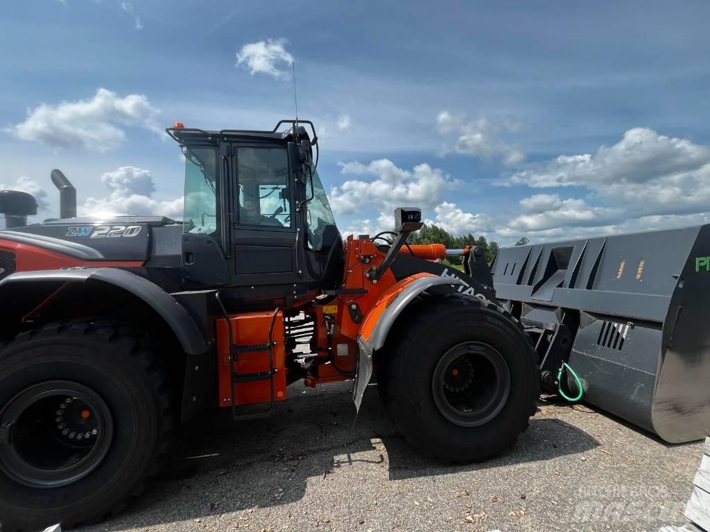 Hitachi ZW 220 Iekrāvēji uz riteņiem