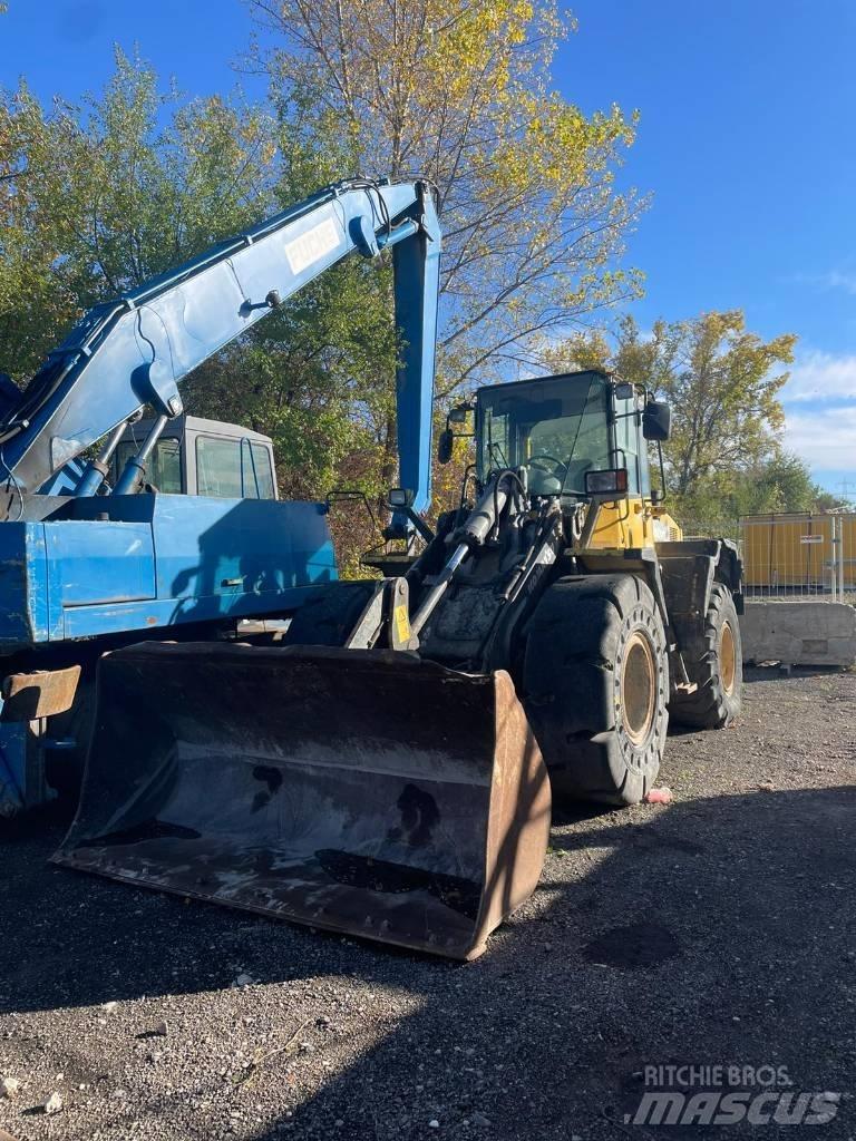 Komatsu WA 200 PT-5 Iekrāvēji uz riteņiem