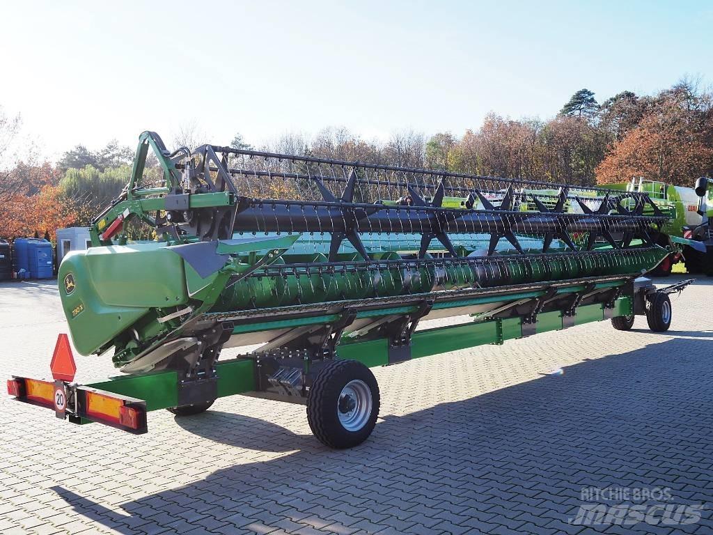 John Deere S780 + 730X Ražas novākšanas kombaini