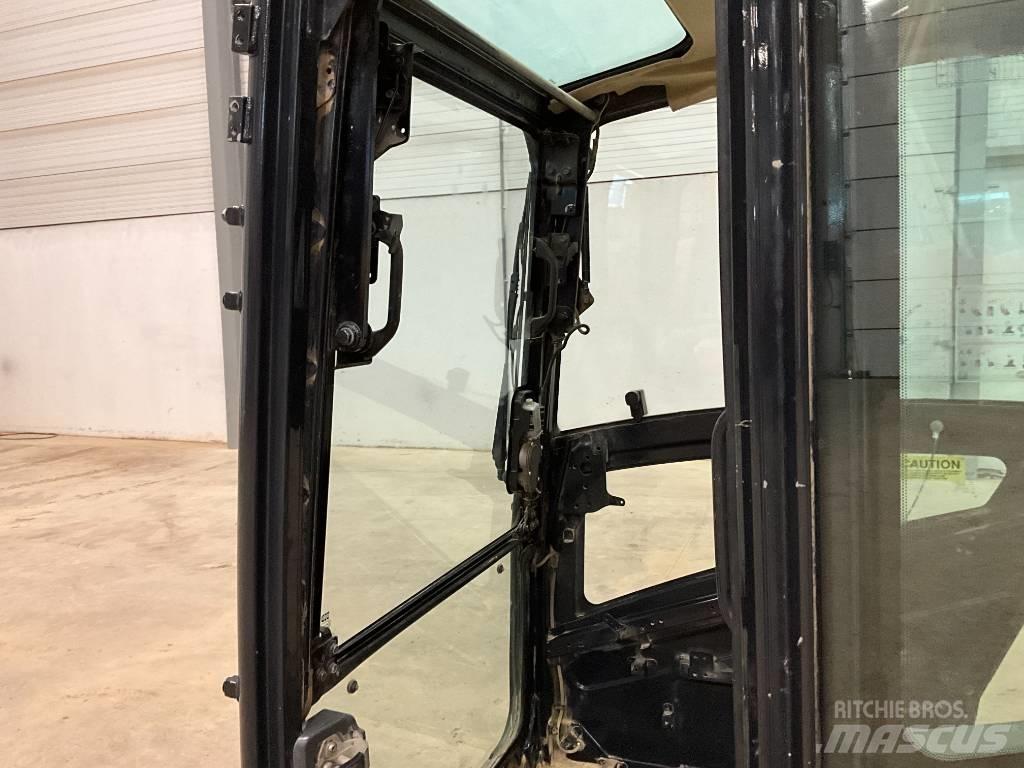 Kubota U 56-5 Kabīnes un interjers