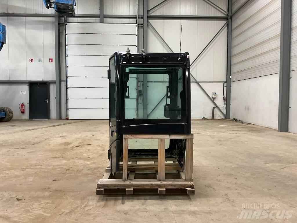 Kubota U 56-5 Kabīnes un interjers