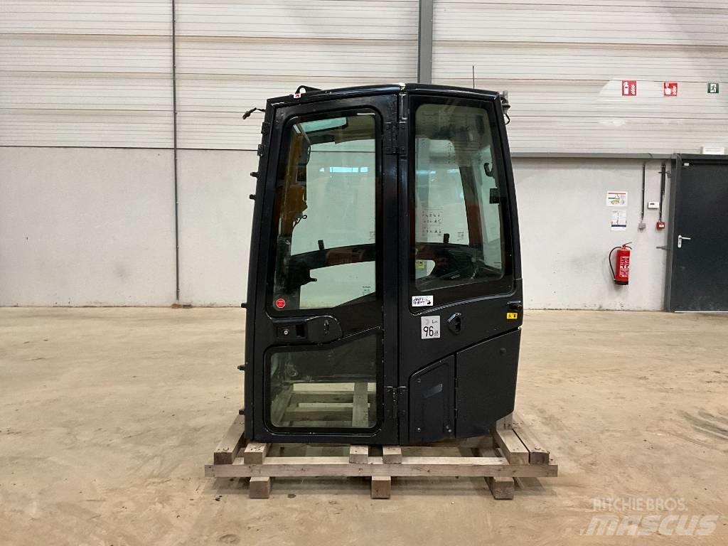 Kubota U 56-5 Kabīnes un interjers
