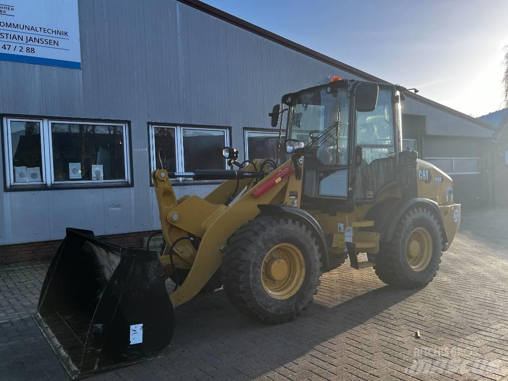 CAT 908 Iekrāvēji uz riteņiem