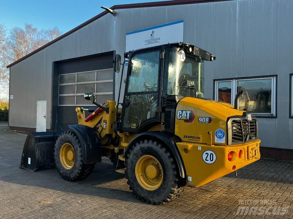 CAT 908 Iekrāvēji uz riteņiem