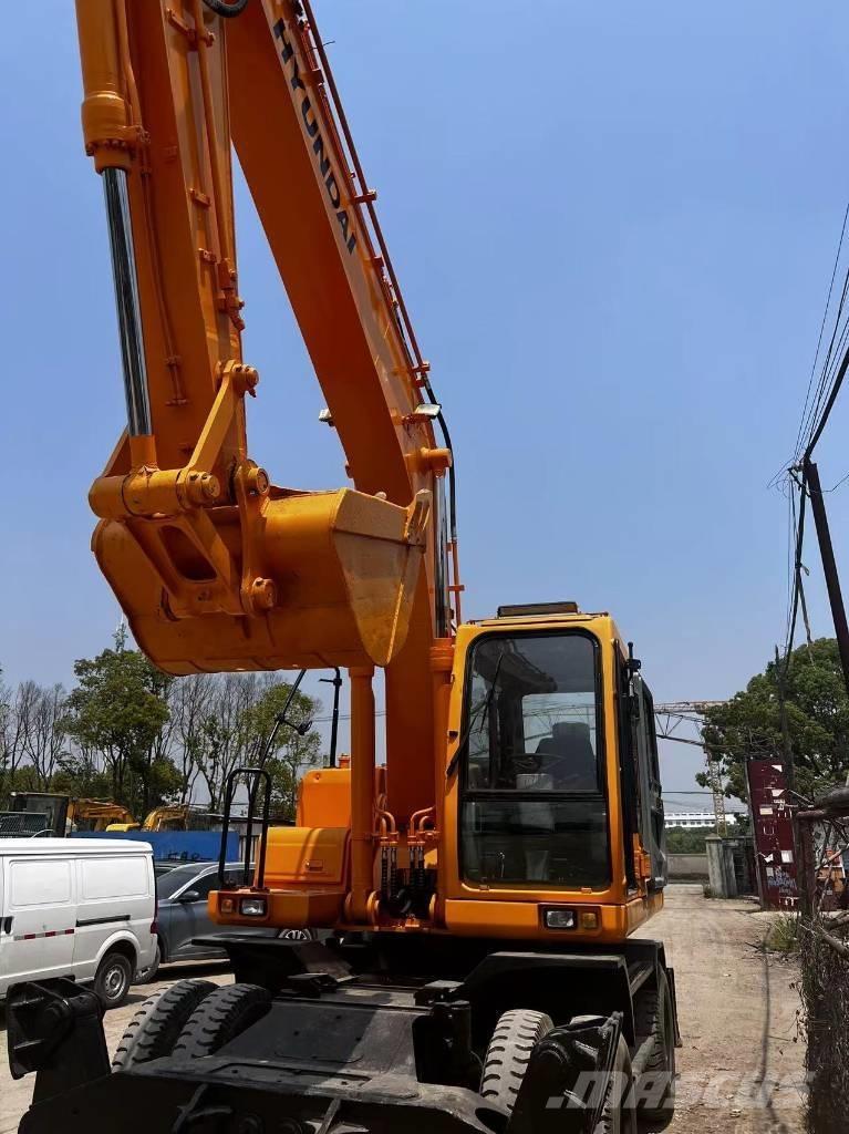 Hyundai 210W-7 Ekskavatori uz riteņiem