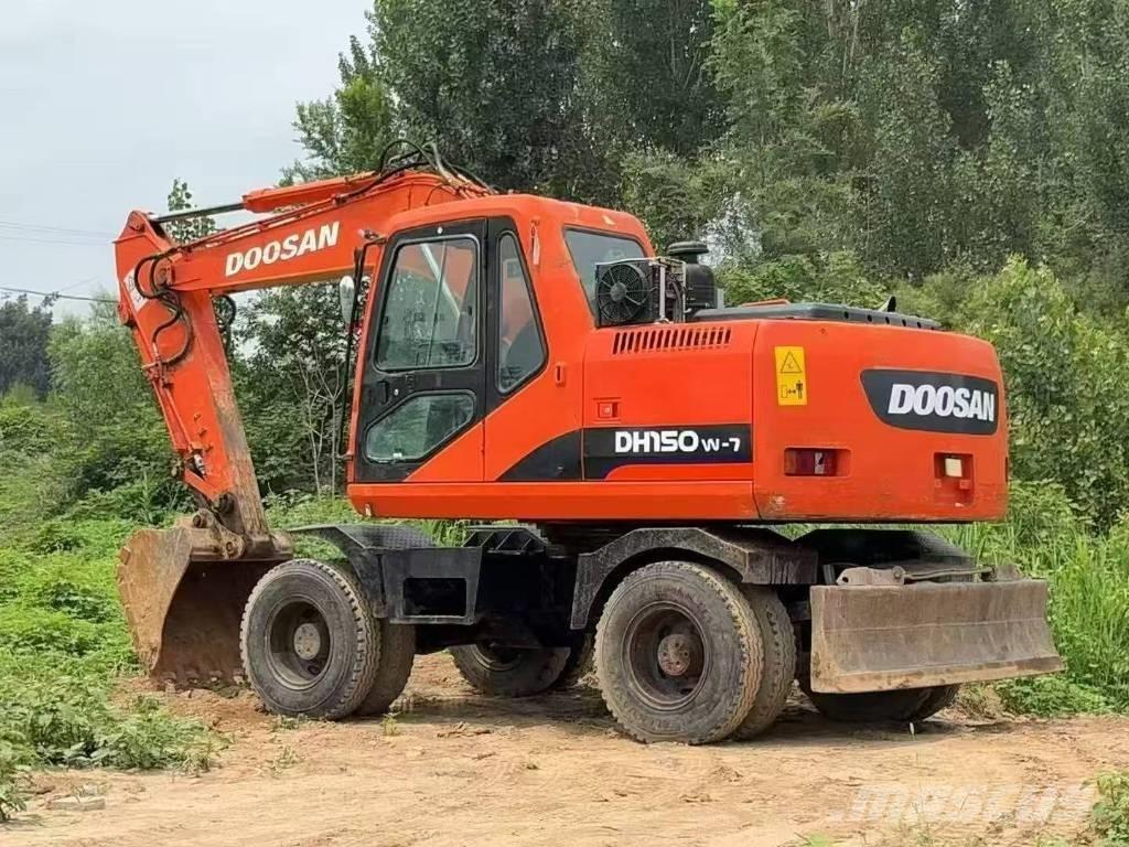 Doosan 150 W-7 Ekskavatori uz riteņiem