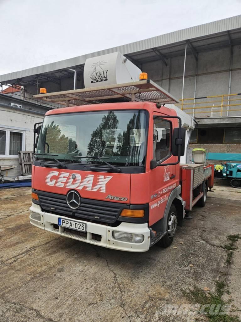 Bison TKA26 Pacēlāji uz automašīnas bāzes