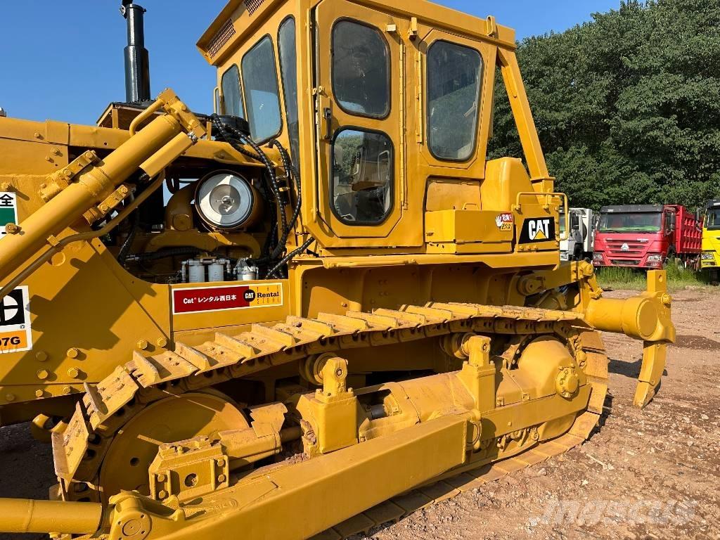 CAT D7G Kāpurķēžu buldozeri