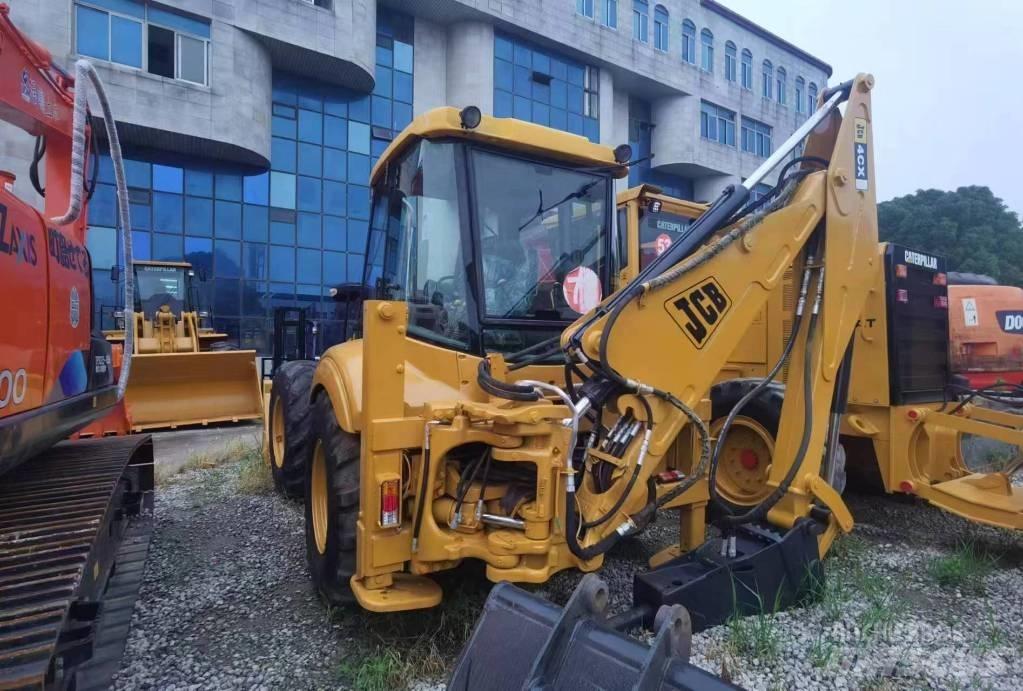 JCB 4 CX Ekskavatori-iekrāvēji