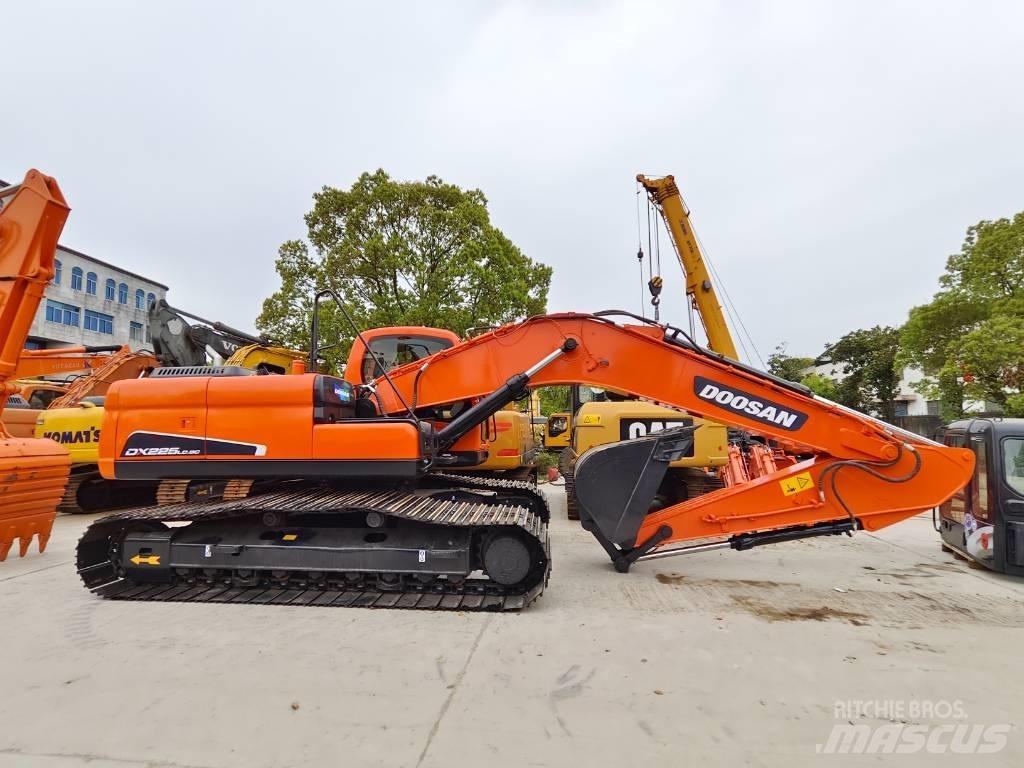 Doosan DX 225 LC Kāpurķēžu ekskavatori
