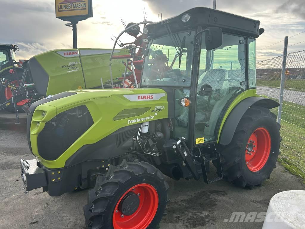 CLAAS Nexos 220 Traktori
