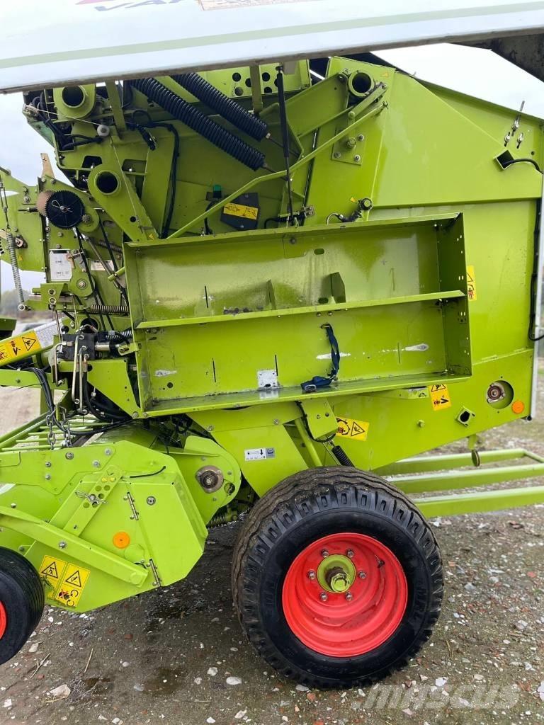 CLAAS Variant 280 Rituļu preses
