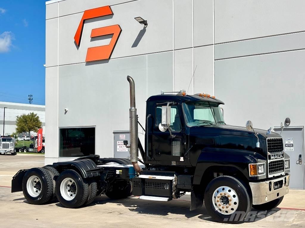 Mack Pinnacle Vilcēji