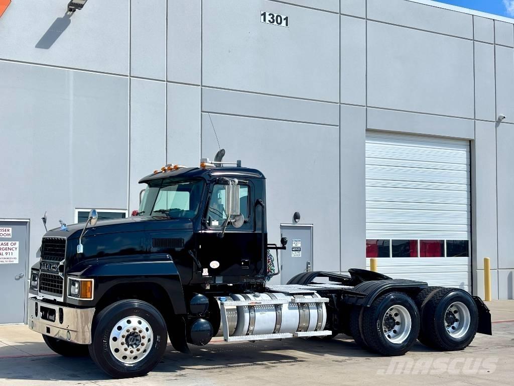 Mack Pinnacle Vilcēji