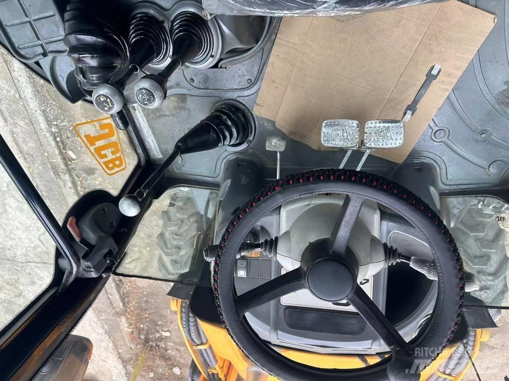 JCB 3 CX Ekskavatori-iekrāvēji