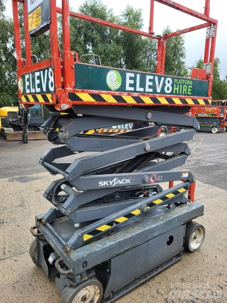 SkyJack 32/19 Šķerveida pacēlāji