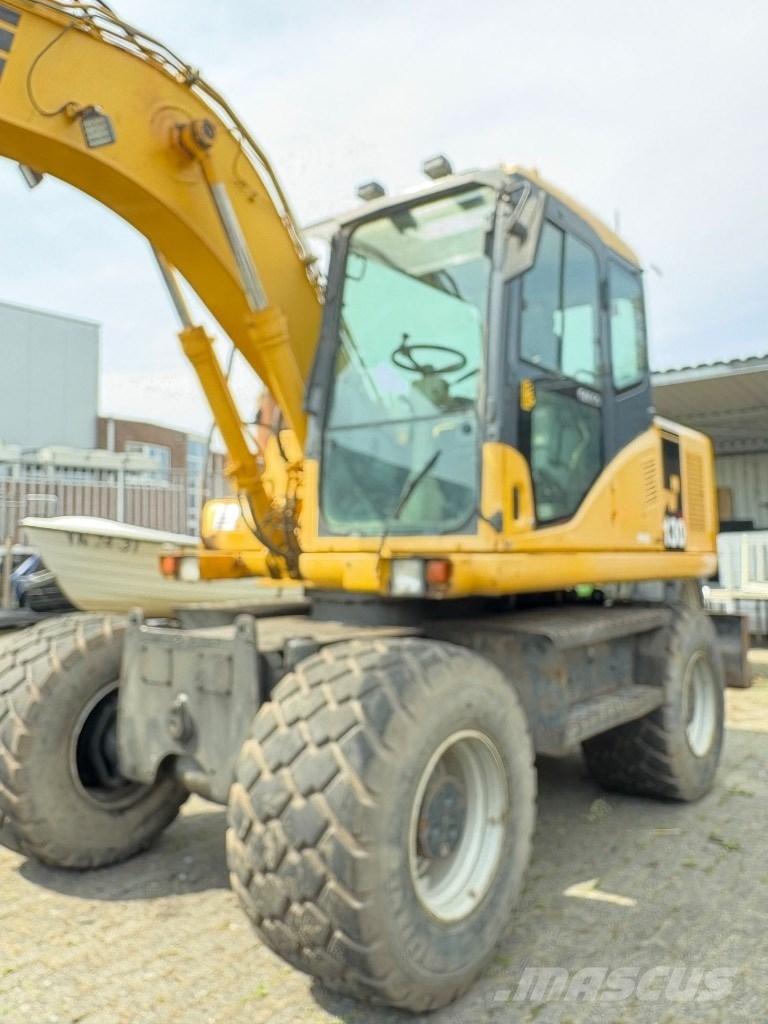 Komatsu PW 130-7K Ekskavatori uz riteņiem