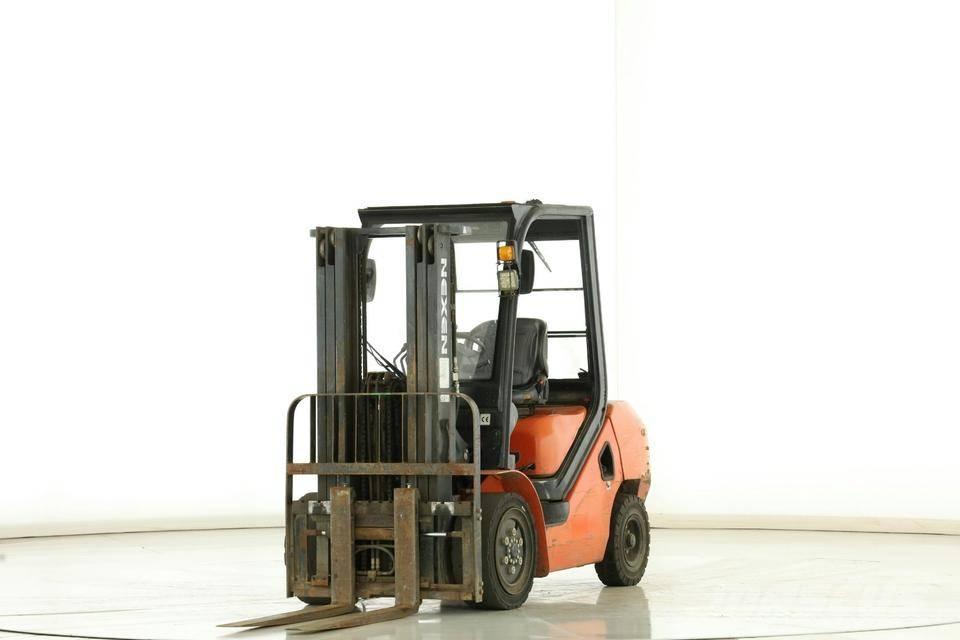 Nexen FDE-30 Tehnika ar dīzeļa dzinēju