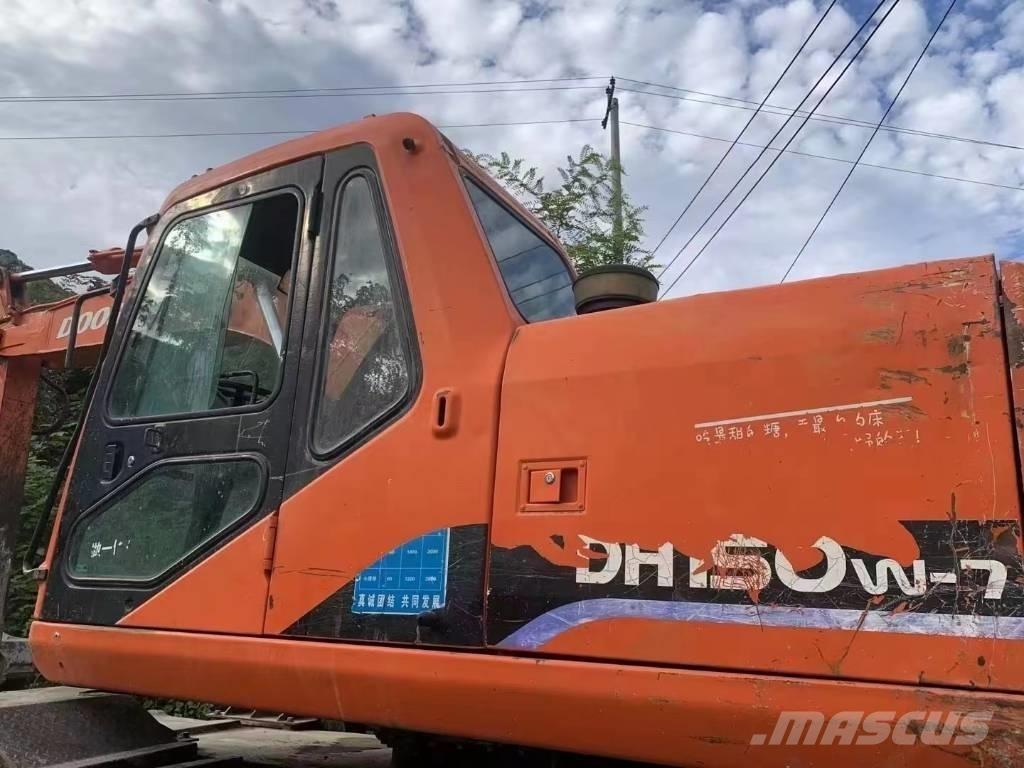 Doosan 150 W-7 Ekskavatori uz riteņiem