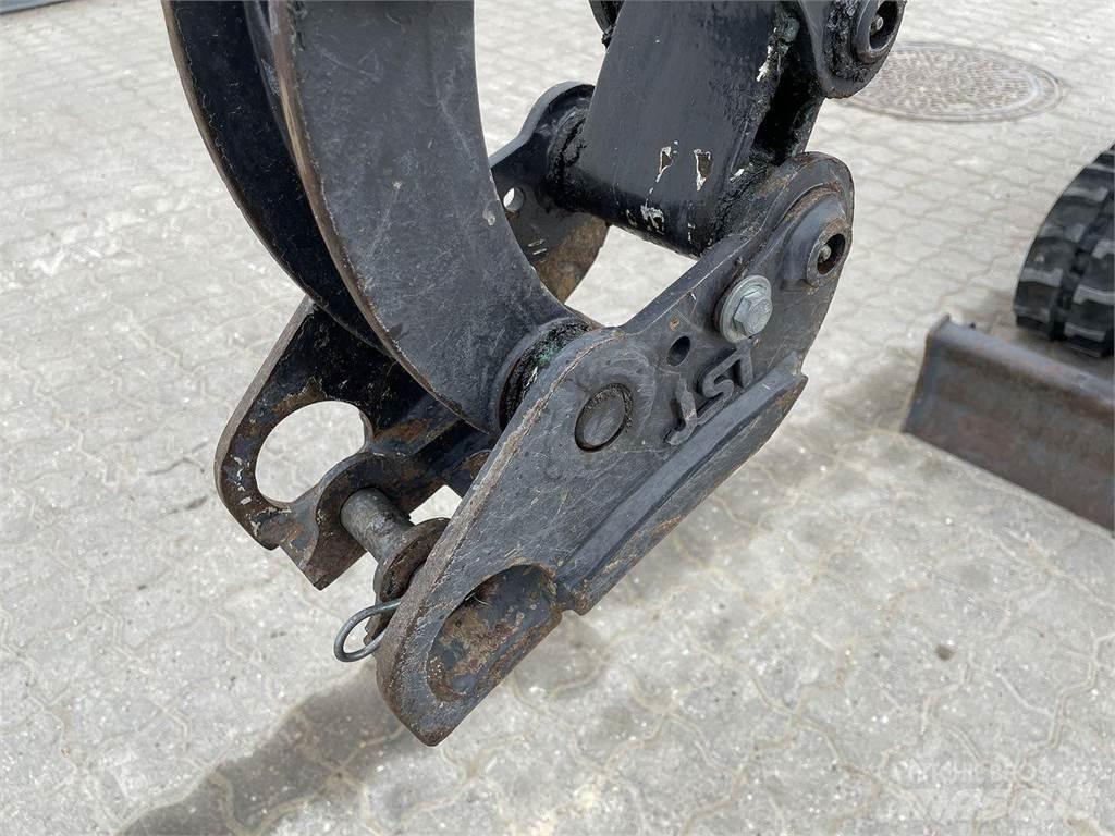 Bobcat E10 Ekskavatori uz riteņiem