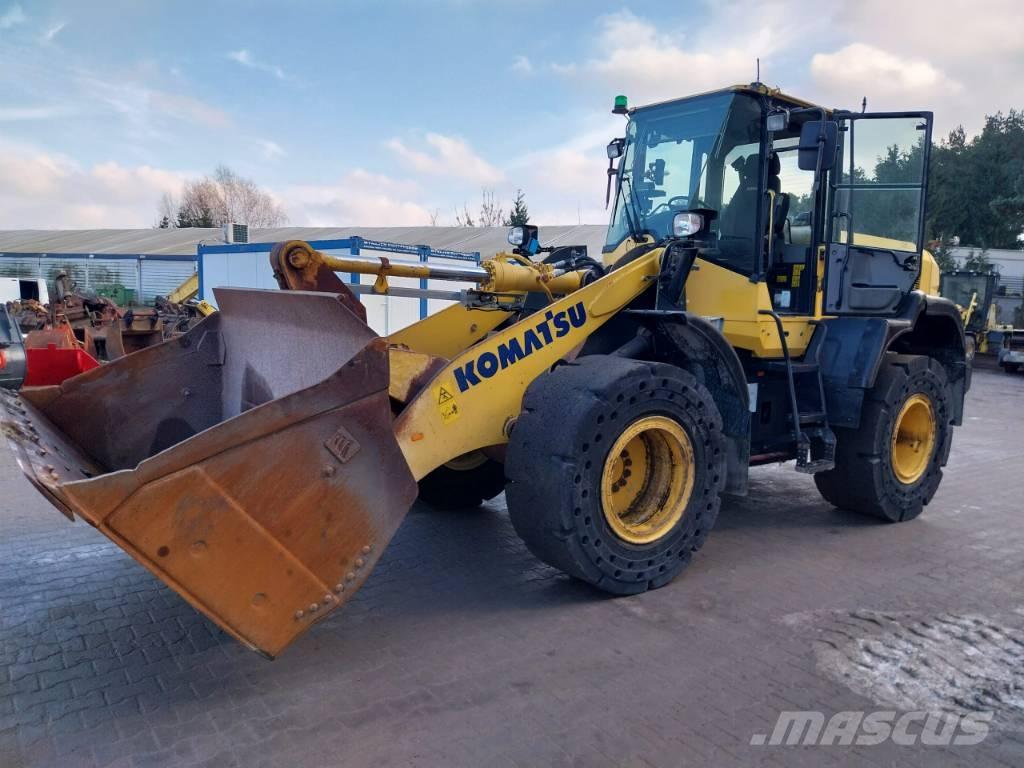Komatsu WA270-7 Iekrāvēji uz riteņiem