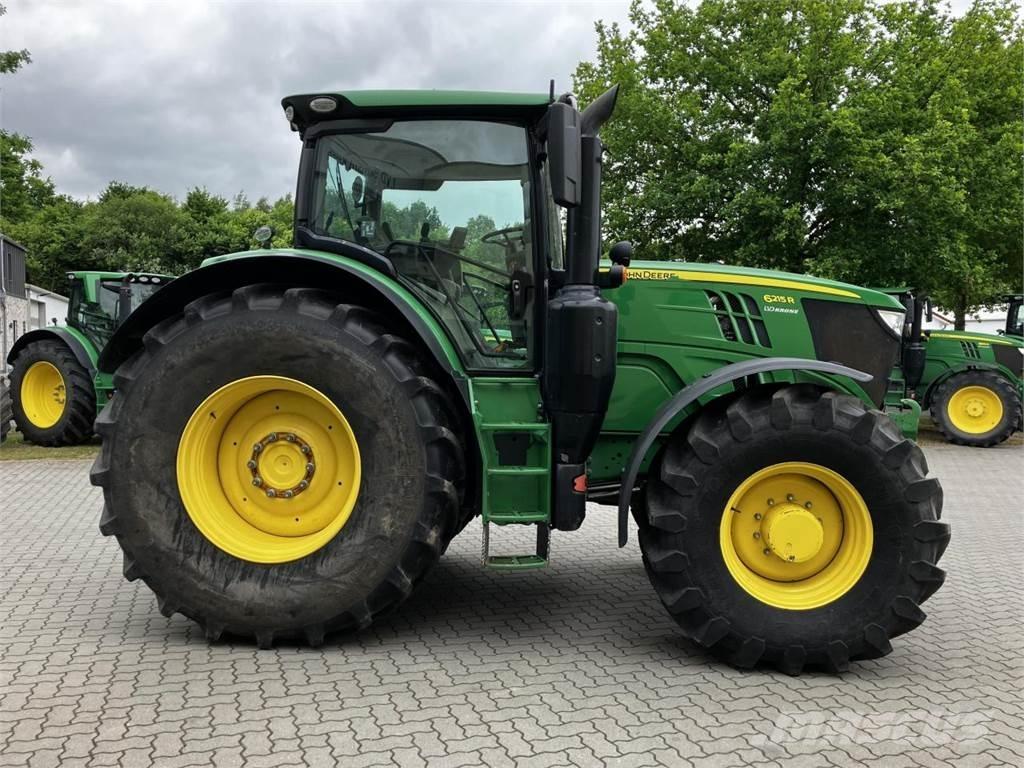 John Deere 6215R Traktori