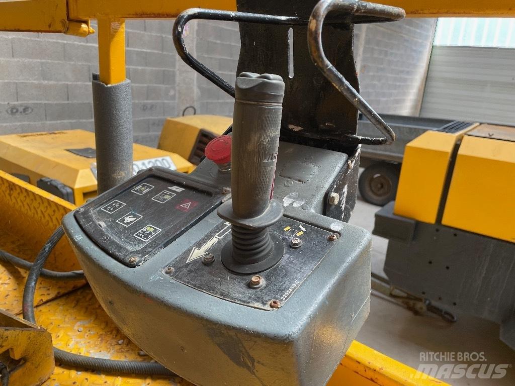 JLG 3246 ** A REPARER** Šķerveida pacēlāji