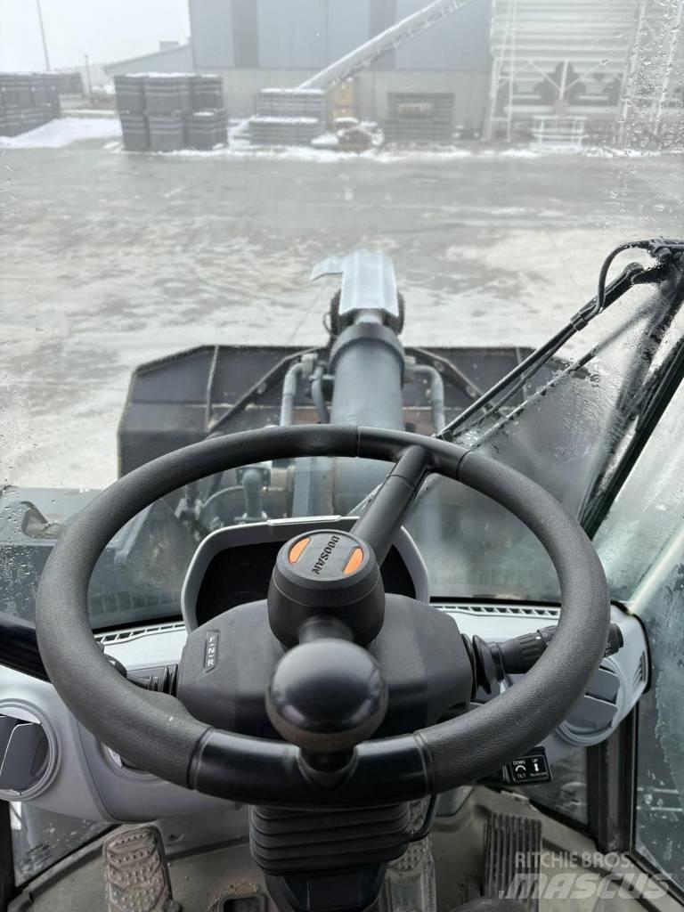 Doosan DL 320-7 Iekrāvēji uz riteņiem
