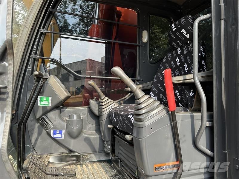 Hitachi 200 Ekskavatori uz riteņiem