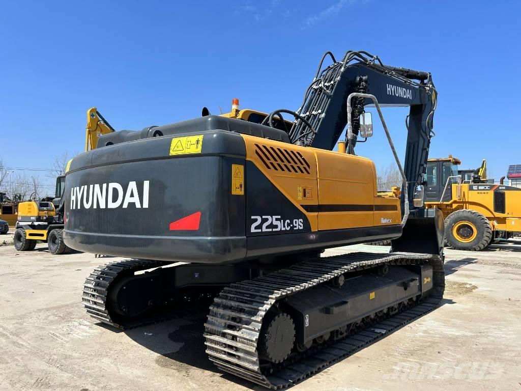Hyundai 225lc-9s Vidēja lieluma ekskavatori 7 t - 12 t