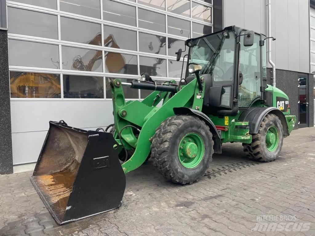 CAT 907H Iekrāvēji uz riteņiem