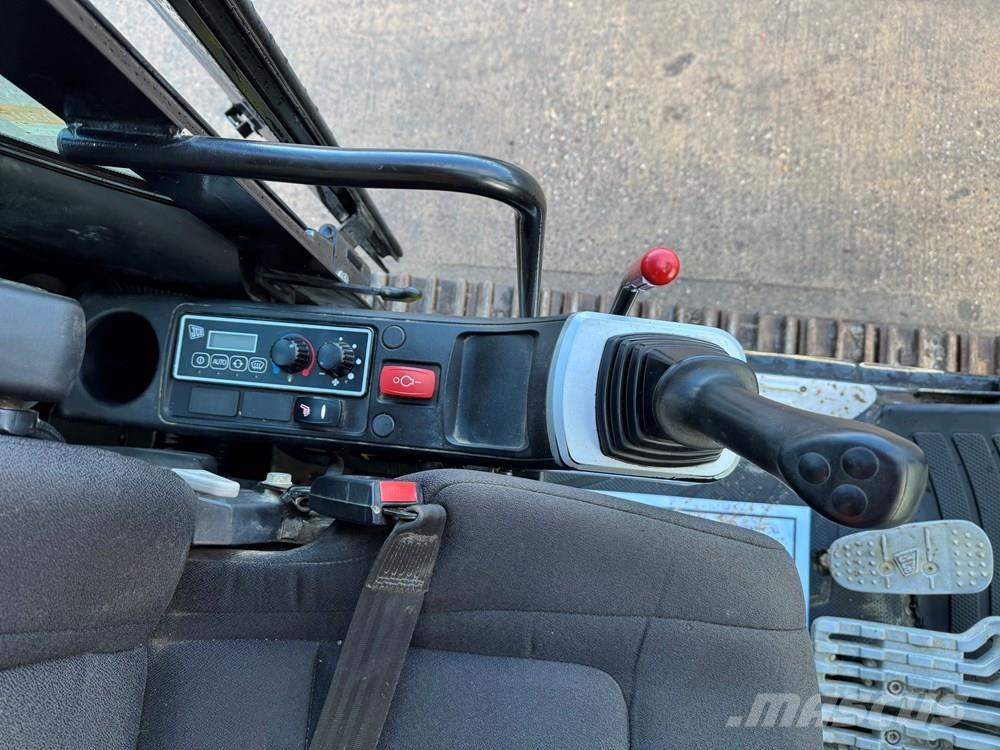 JCB JS131LC Kāpurķēžu ekskavatori