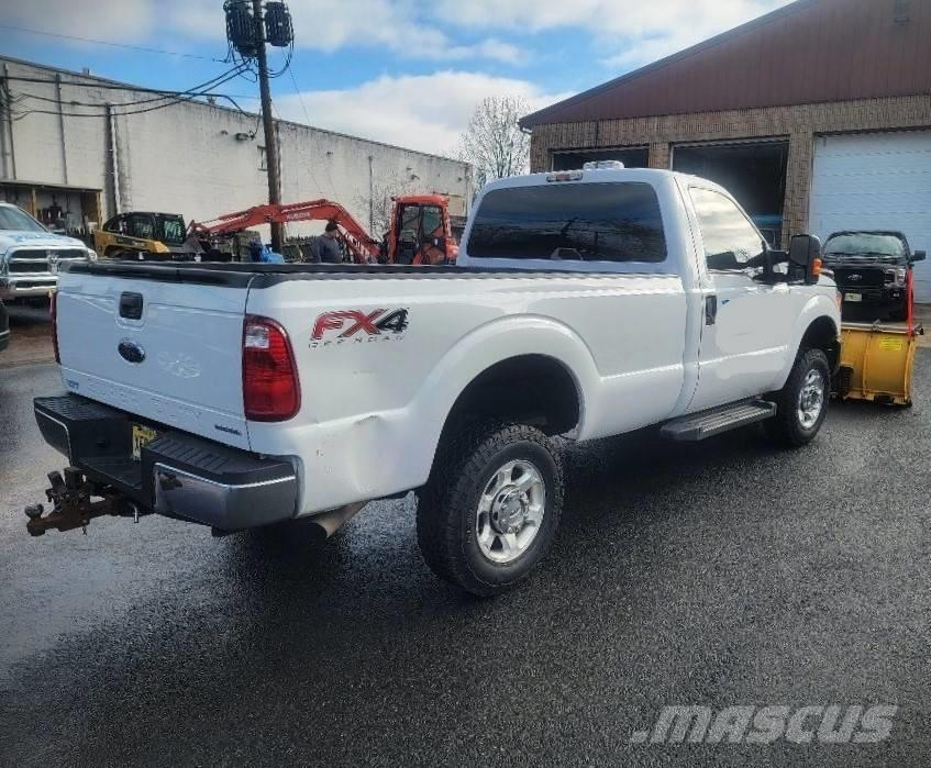 Ford F 250 FX4 Sniega naži un tīrītāji