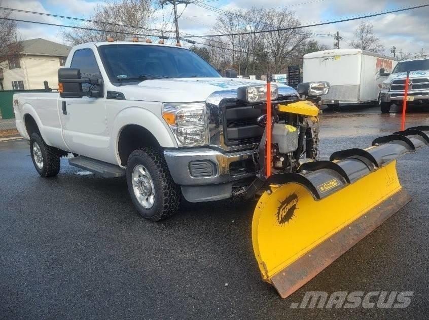 Ford F 250 FX4 Sniega naži un tīrītāji