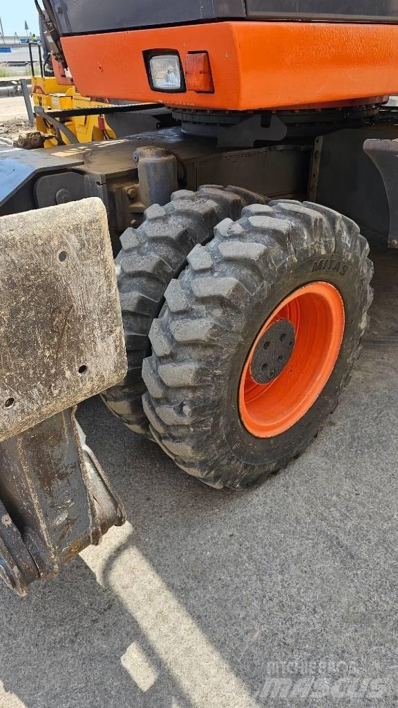 Fiat-Kobelco E215W Ekskavatori uz riteņiem