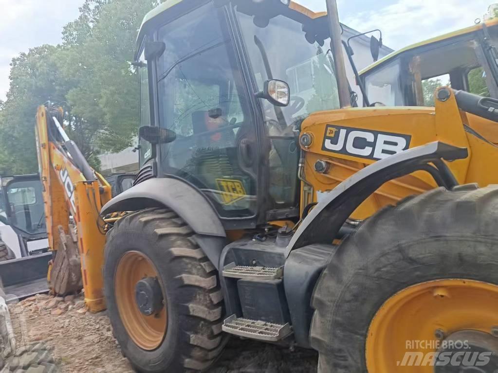 JCB 4CX Ekskavatori-iekrāvēji