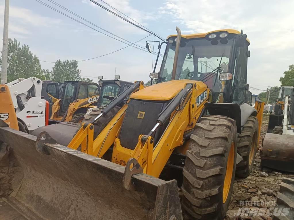 JCB 4CX Ekskavatori-iekrāvēji