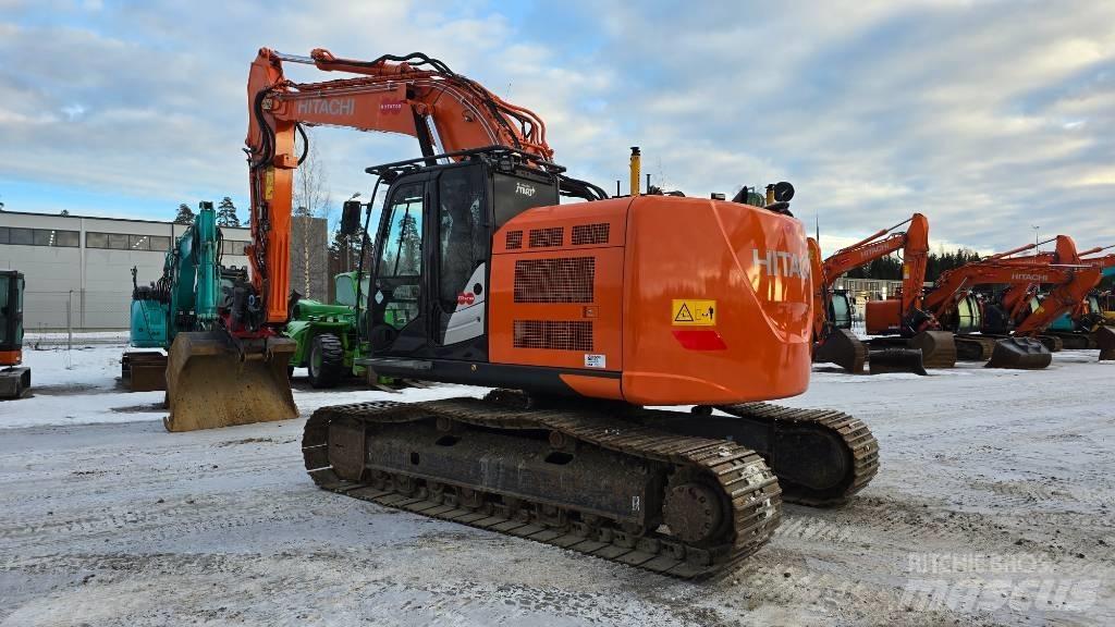 Hitachi ZX225USRLC-6 Kāpurķēžu ekskavatori