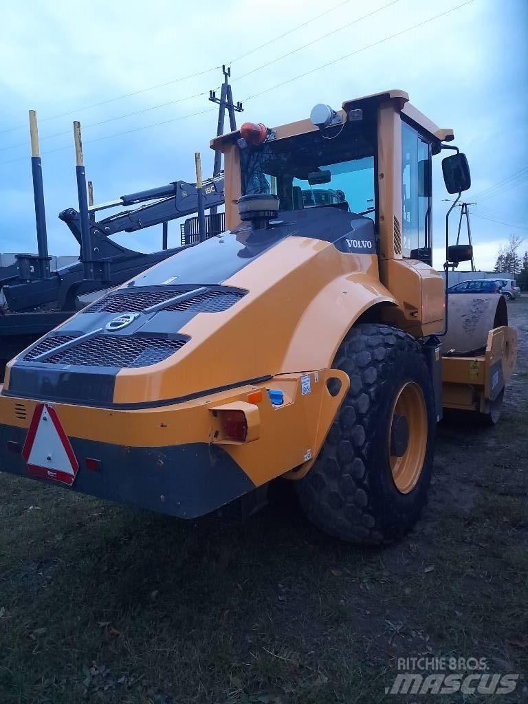 Volvo SD 135 B Vienvalča grunts veltņi