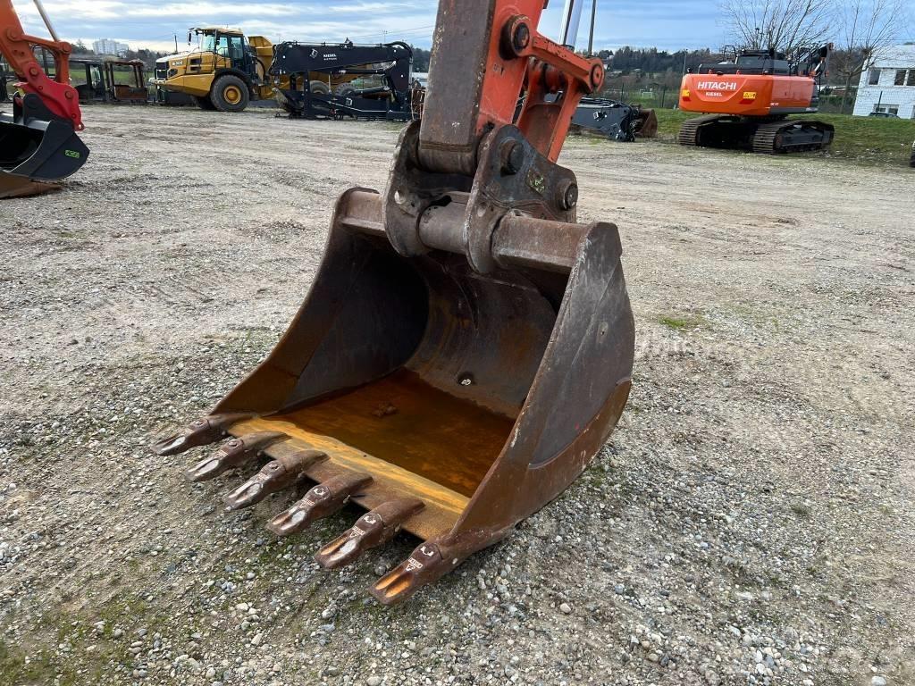 Hitachi ZX210LC Kāpurķēžu ekskavatori