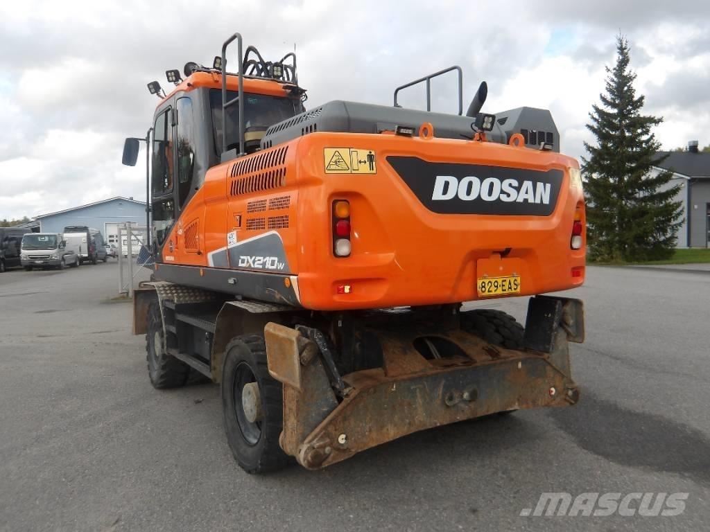 Doosan DX 210 WE Ekskavatori uz riteņiem