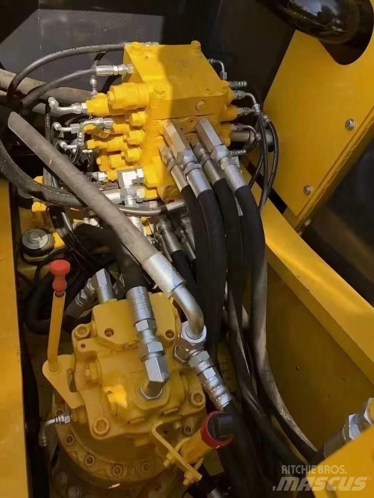 Komatsu 160-7 Kāpurķēžu ekskavatori