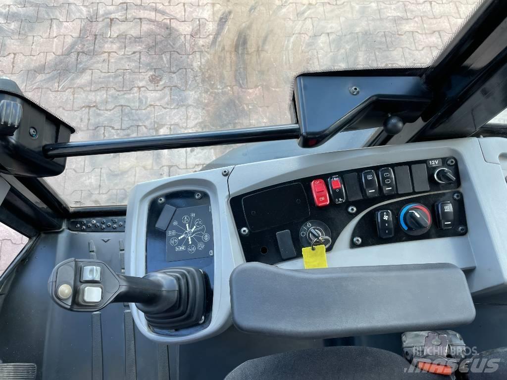 CAT 906 M Iekrāvēji uz riteņiem