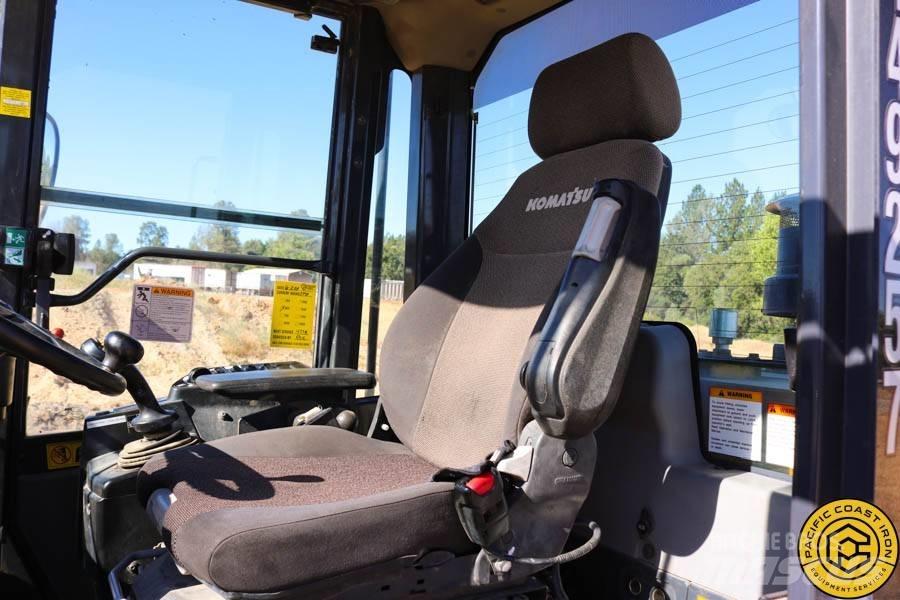 Komatsu WA 320-7 Iekrāvēji uz riteņiem