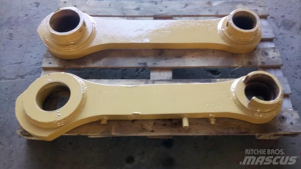 CAT 375 Strēles un kausi