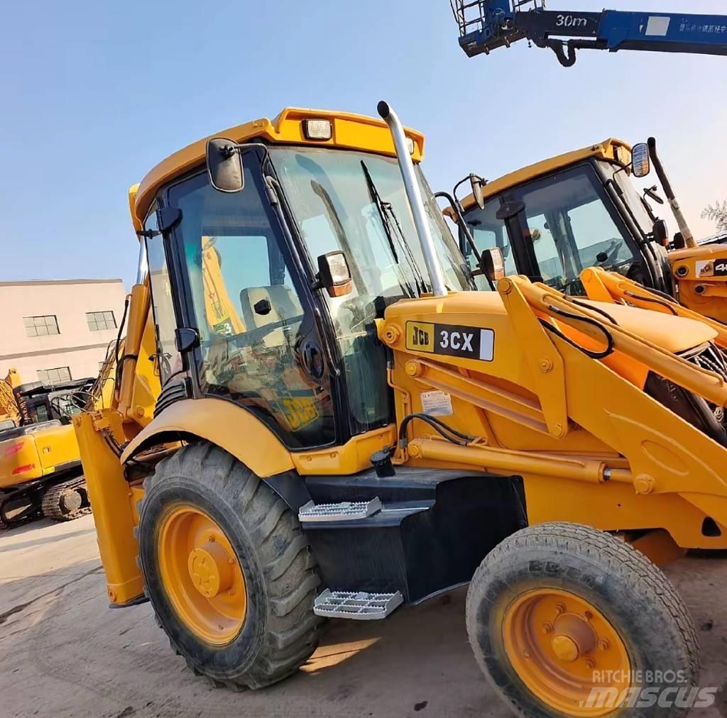 JCB 3 CX Ekskavatori-iekrāvēji