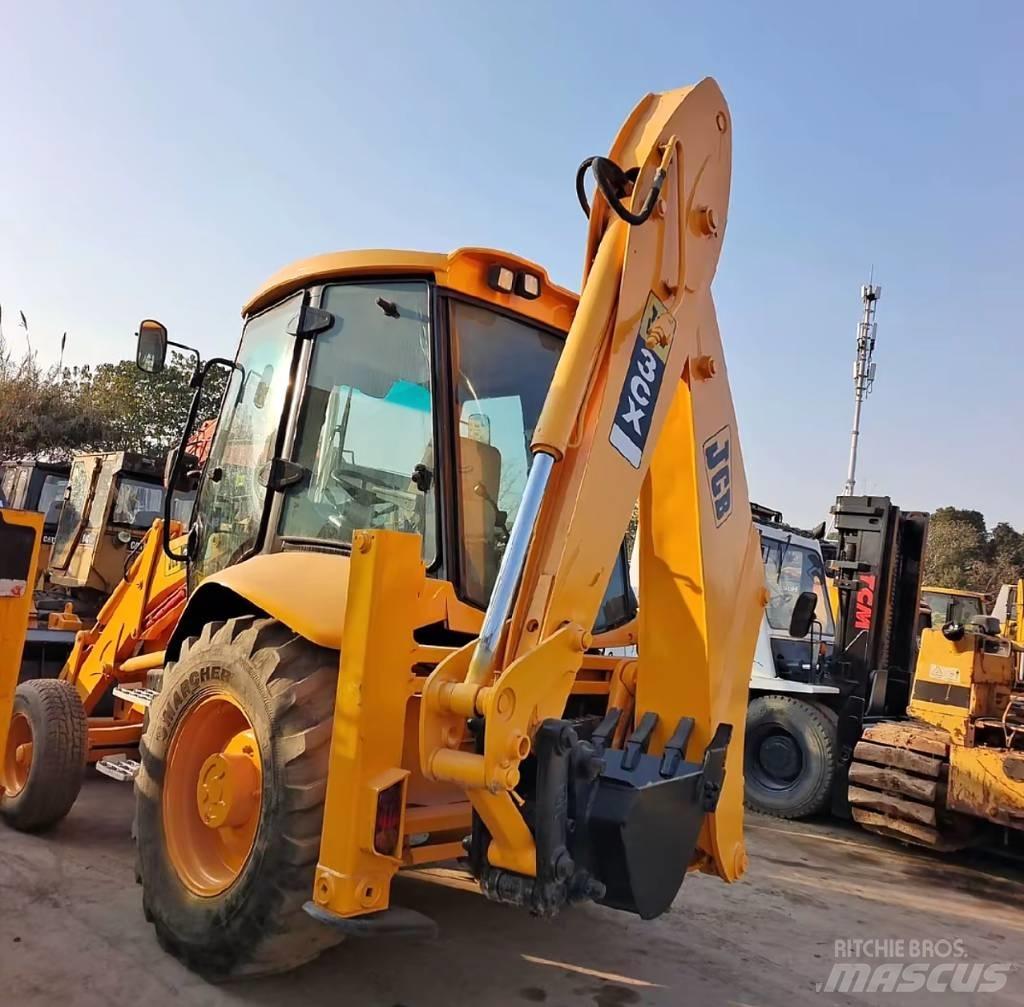 JCB 3 CX Ekskavatori-iekrāvēji