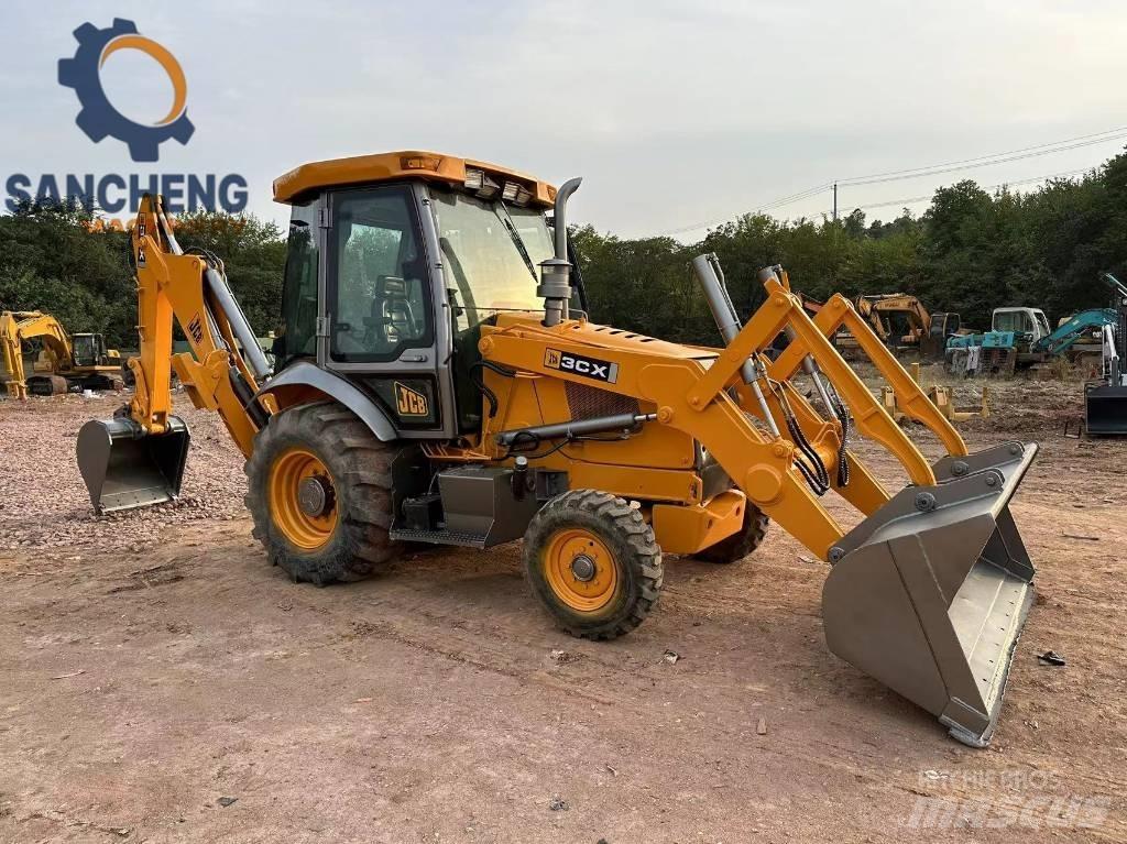 JCB 3CX Ekskavatori-iekrāvēji